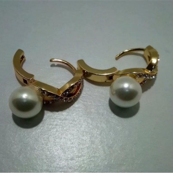 Annie Klien Infinity Pearl Drop Cubic Zirconia Earrings Set - Picture 2 of 3